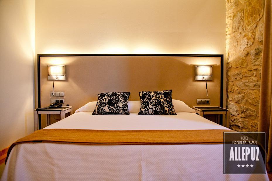 Hotel Hospedería Palacio de Allepuz Habitación foto